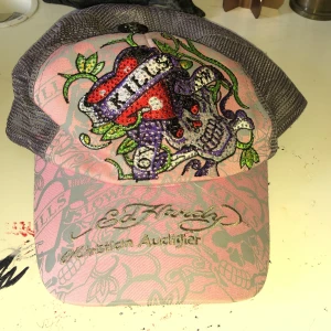 Ed Hardy Keps - Fet justerbar ed Hardy till alla 2000s Ayesha Erotica gyuzzar😛😛💯💯