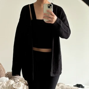 svart kofta - fint skick. Virkad