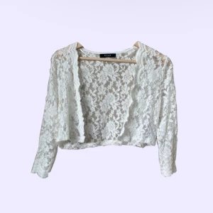 vit spetsbolero 🤍 - jättefin vit bolero i spets från vila!🤍