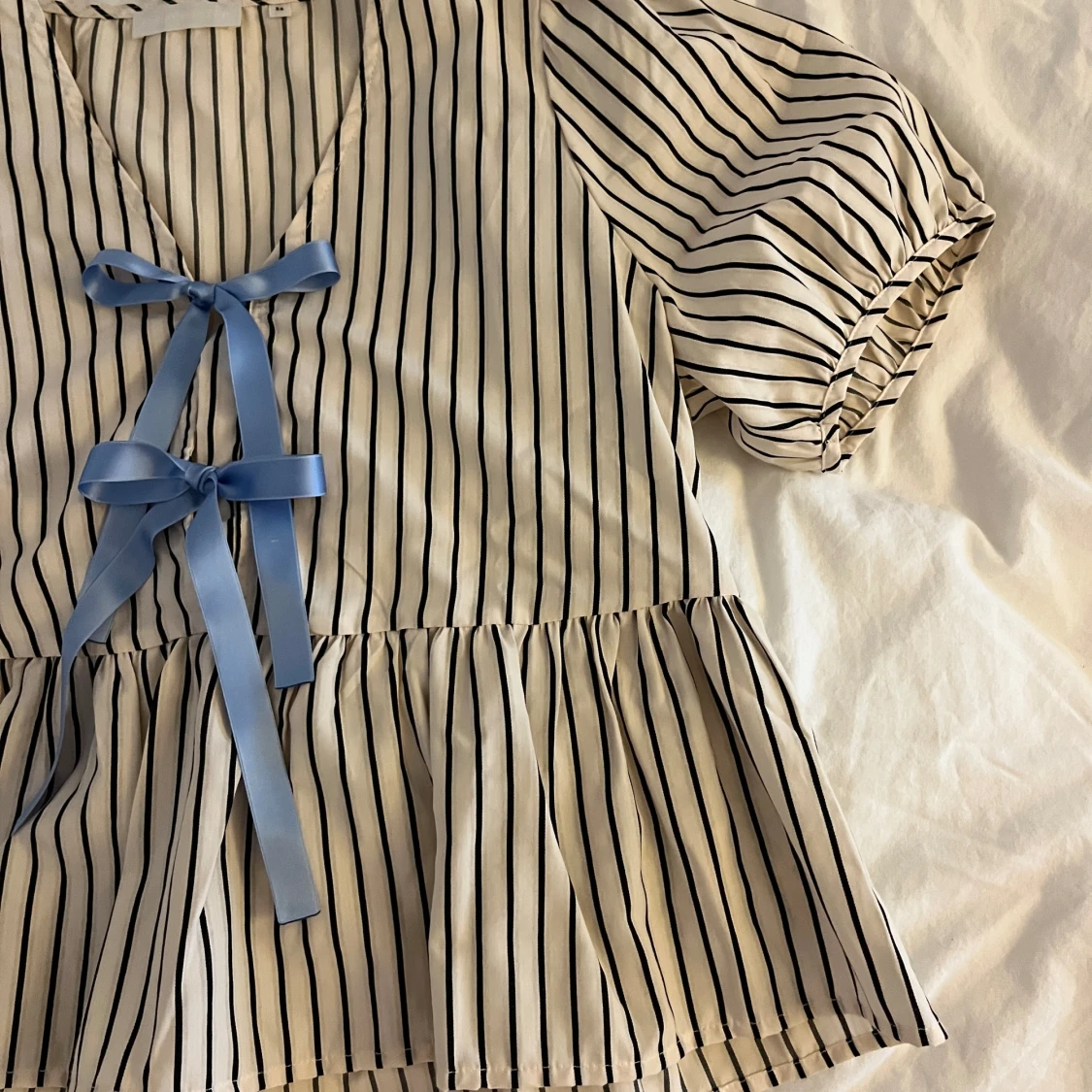 Randig blus med puffärm - 91