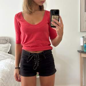 high rise svarta shorts i denim från Pacsun Los Angeles, fint skick!!