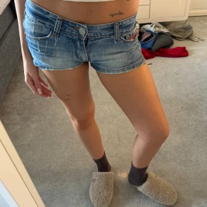 Diesel jeans shorts - Fina diesel jeans shorts. Storlek m. Midjemått: 76 cm.