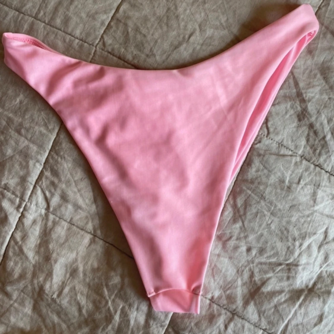 Rosa bikinitrosor - 90