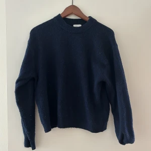 Marinblå stickad tröja - Jättefin stickad tröja 🩵 