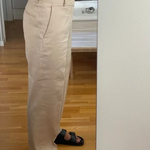 COS Linnebyxor  - byxorna är i mycket bra skick.