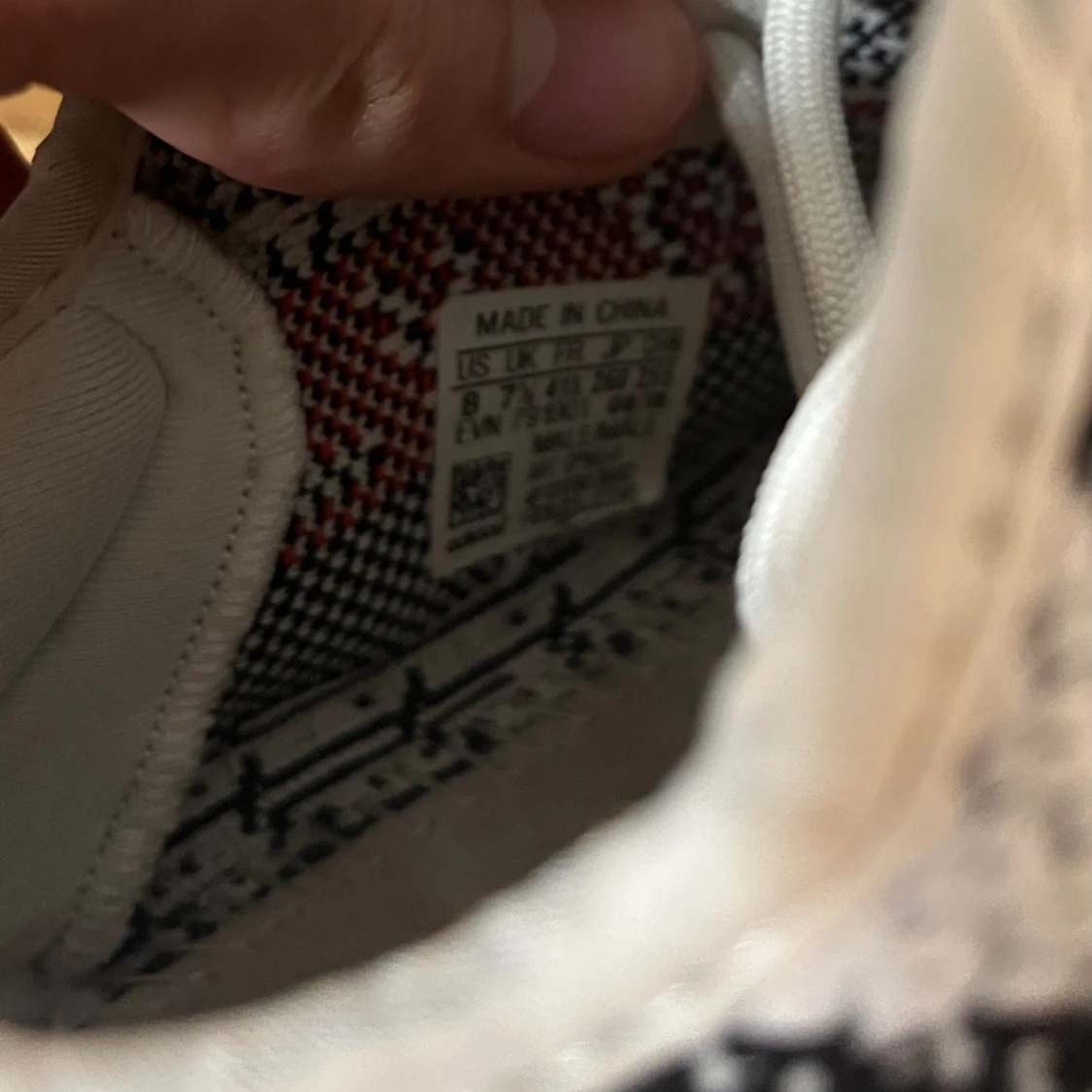 Yeezy 350 v2 zebra  - 91