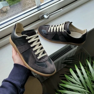 Maison Margiela skor - Extremt feta Margiela GATs! Superfint skick, använda max 3 gånger. ALLA tillbehör ingår! Hojta till vid minsta fråga🙂