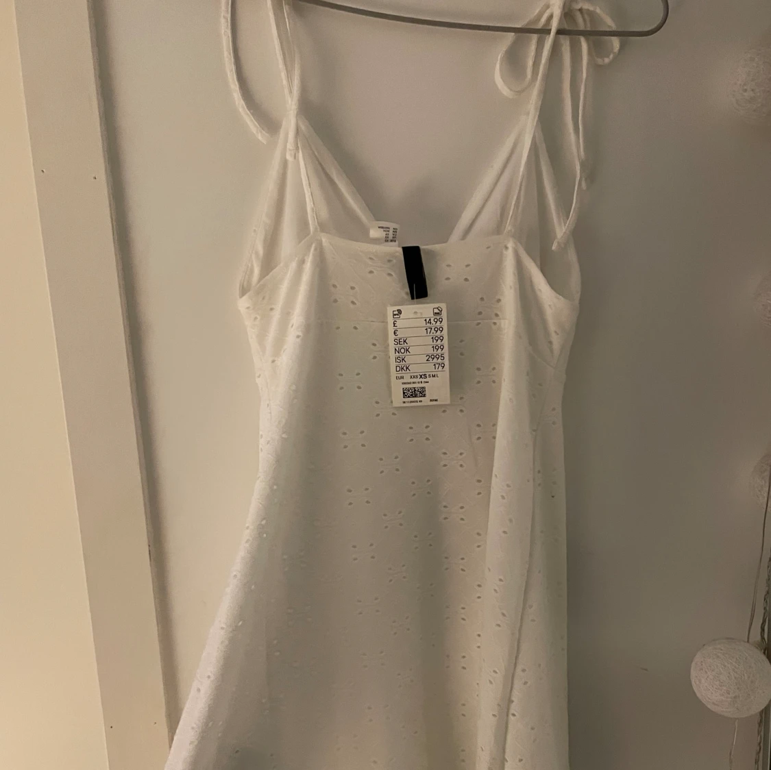 Vit somrig klänning  - 1