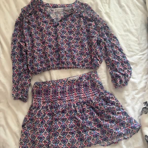 Sett från Zara - Fint sett från zaras barnavdelningen men passar mig som är Xs. Storlek 164