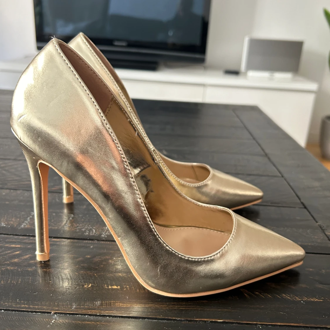 Guldiga klackar strl 38!