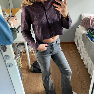 Glittrig kofta  - Aldrig använt. Glittrig kofta från zara, har en matchande topp till, ska försöka hitta den om man är intresserad att få med den också. Det är en tubtopp😊