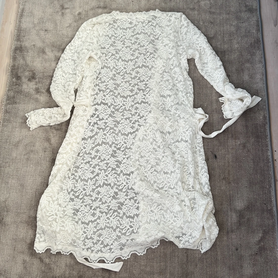 Tunn, längre spets " kofta" överdragsdito - 91