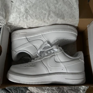Nike air forces - Helt nya air Force 1s, säljer för de var för stora. Endast testade