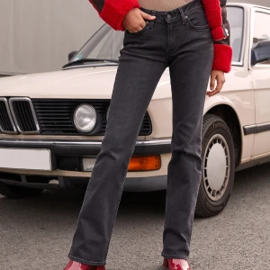 Levi’s superlow boot - Världens snyggaste Levi’s jeans i modellen ”superlow boot”, sånna som saga stq har💕Slutsålda i nästan alla storlekar och säljer mina i 27/32 eftersom de tyvärr är förstora och därav inte kommit till användning. Köpte för ca 1100kr