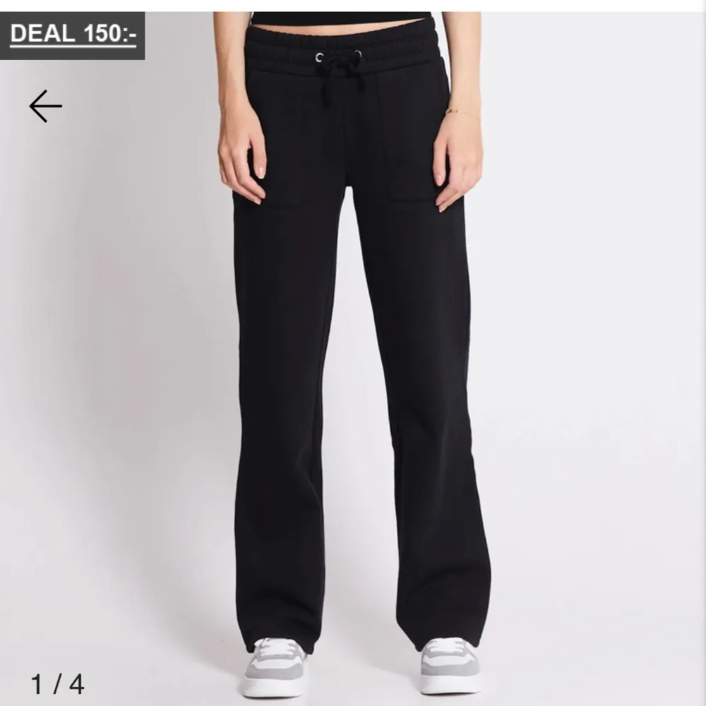 Säljer mina knappt använda mjukisbyxor från lager 157 i strl.S💞. Jeans & Byxor.