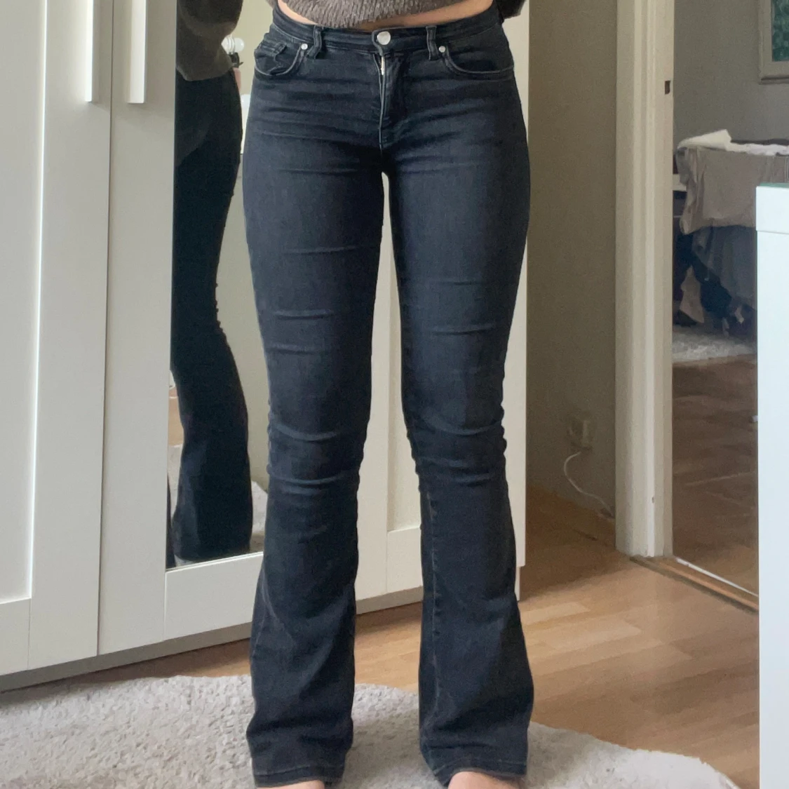 Svarta bootcut jeans 