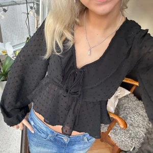 Supersöt volangblus XS - Jättesöt topp!! Passar även S! 