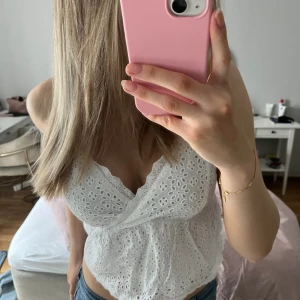 Linne/blus - Vitt linne/blus som sällan används tyvärr, superfin i bra kvalitet!