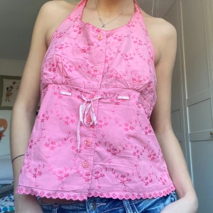 Halterneck linne - Så gulligt halterneck linne så fint o ha nu i sommar🙌🏿💕💕💕