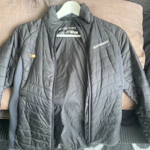 Everest jacka - Säljer min sport jacka