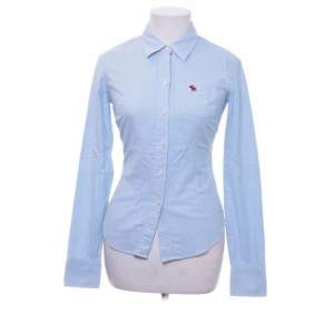 Skjorta från Abercrombie & fitch i xs, säljer då den är liite för liten på mig💖