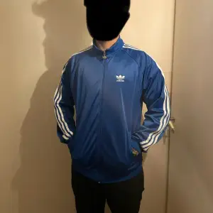 Adidas tröja  XXL (XL) Skick 9 av 10 Vintage 