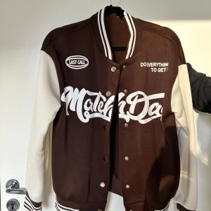 Baseball jacka - En snygg baseball jacka 🤍  Använd ett fåtal gånger 