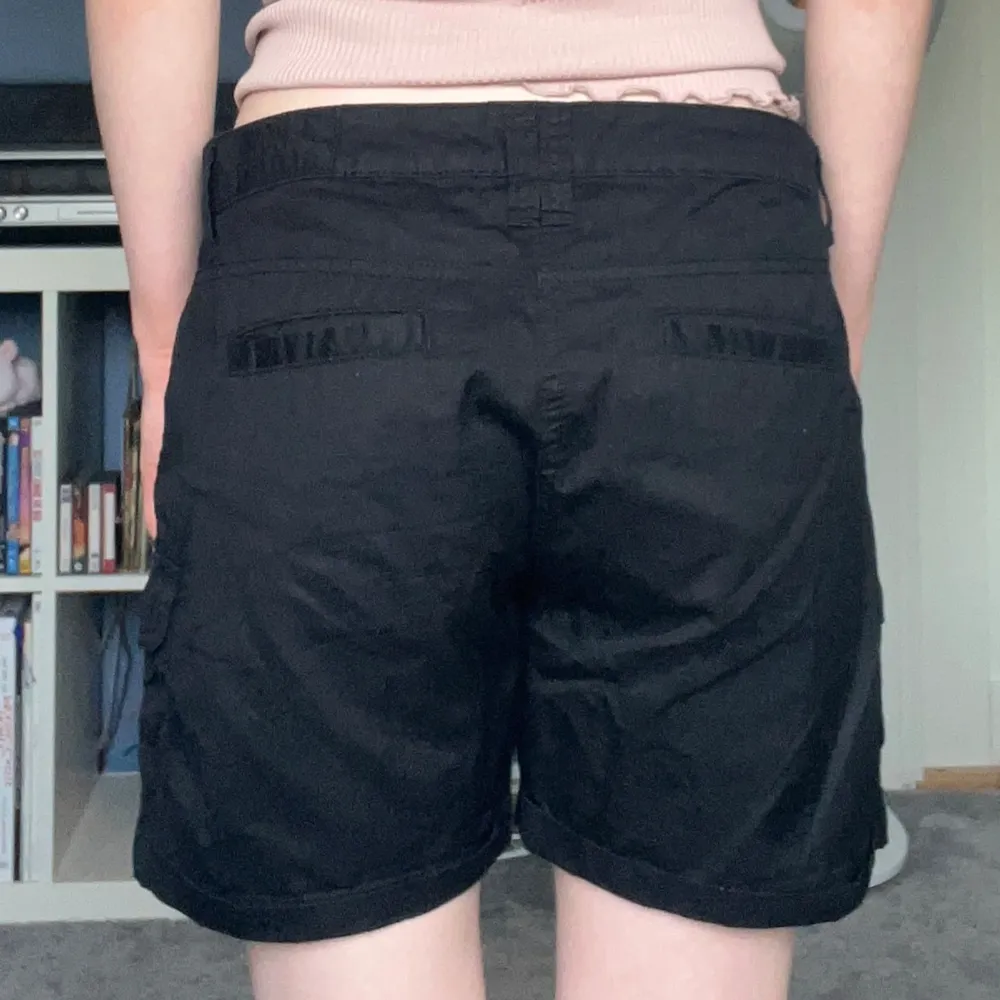 Shorts från Lindex i storlek 38, stora i storleken.. Shorts.