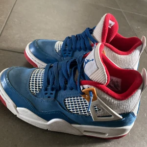 Nike air Jordan 4 messy room  - Säljer ett par Jordan 4 helt ok. Pris kan diskuteras.