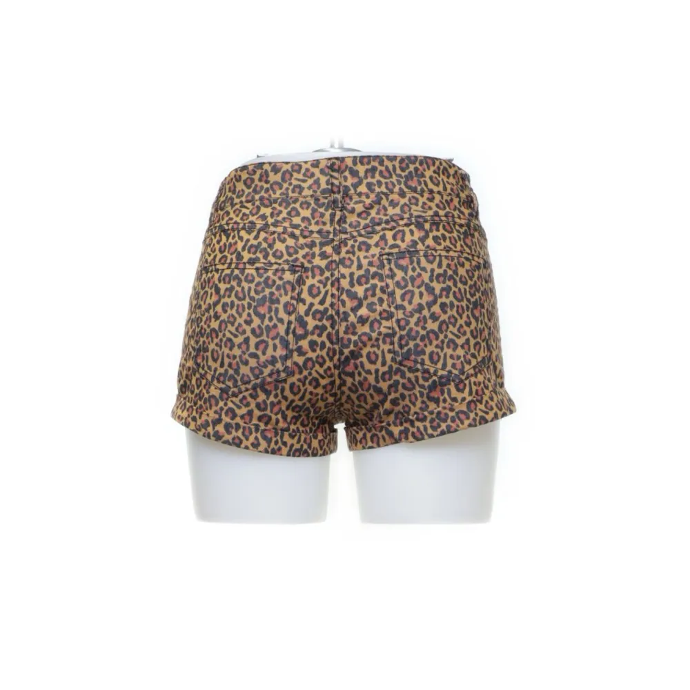 Jättefina leopard shorts som tyvärr var lite små på mig. Super bra skick 🐆 . Shorts.