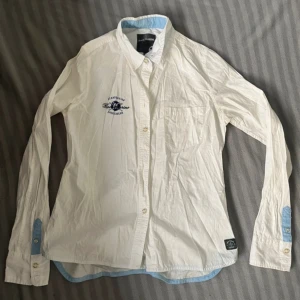 Skjorta - Storlek 38  Fint skick 