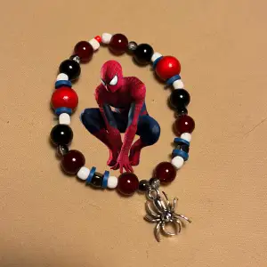 Min favorit av de fyra olika spider-man armbanden!!