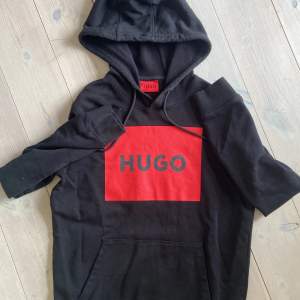 Hugo boss hoodie. Rkt fet hoodie storlek M. 10/10 skick det är inga defekter. Rkt schyst hoodie för bra pris. 🏆 