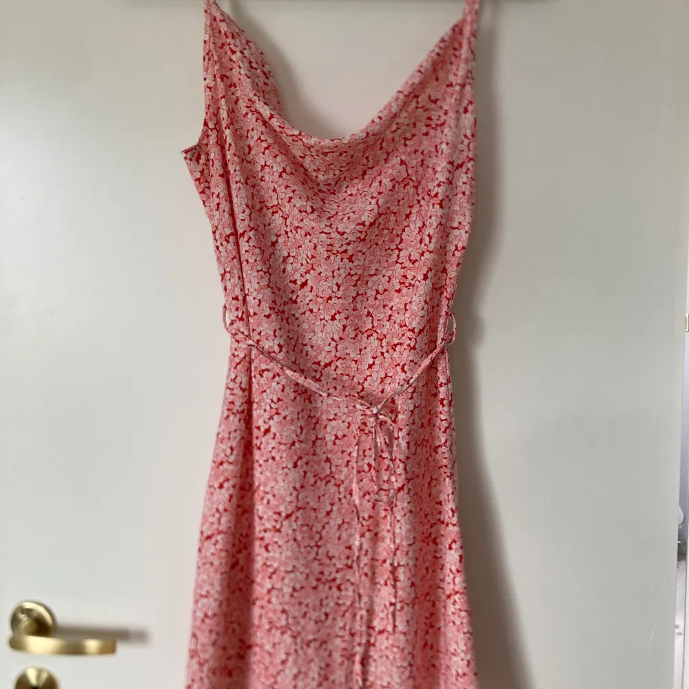 Ny klänning strl S (36). Köpt från Shein. . Klänningar.
