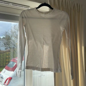 Topp  - Skriv om det önskas bilder på❤️