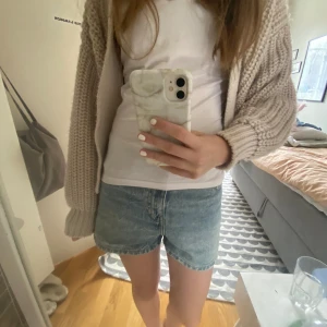 Jeansshorts - Jeansshorts från hm i nyskick💓 Säljer då dom inte kommer till användning