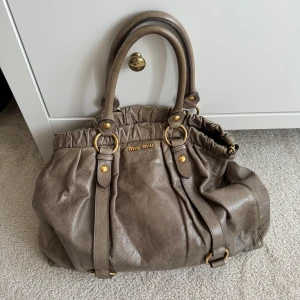 Miu Miu väska - Miu Miu vitello bag, så fin!!! Med en rem för crossbody