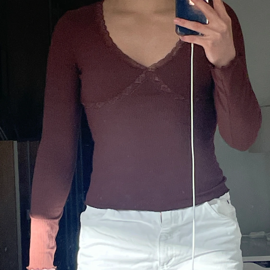 Brun V-ringad tröja med spets