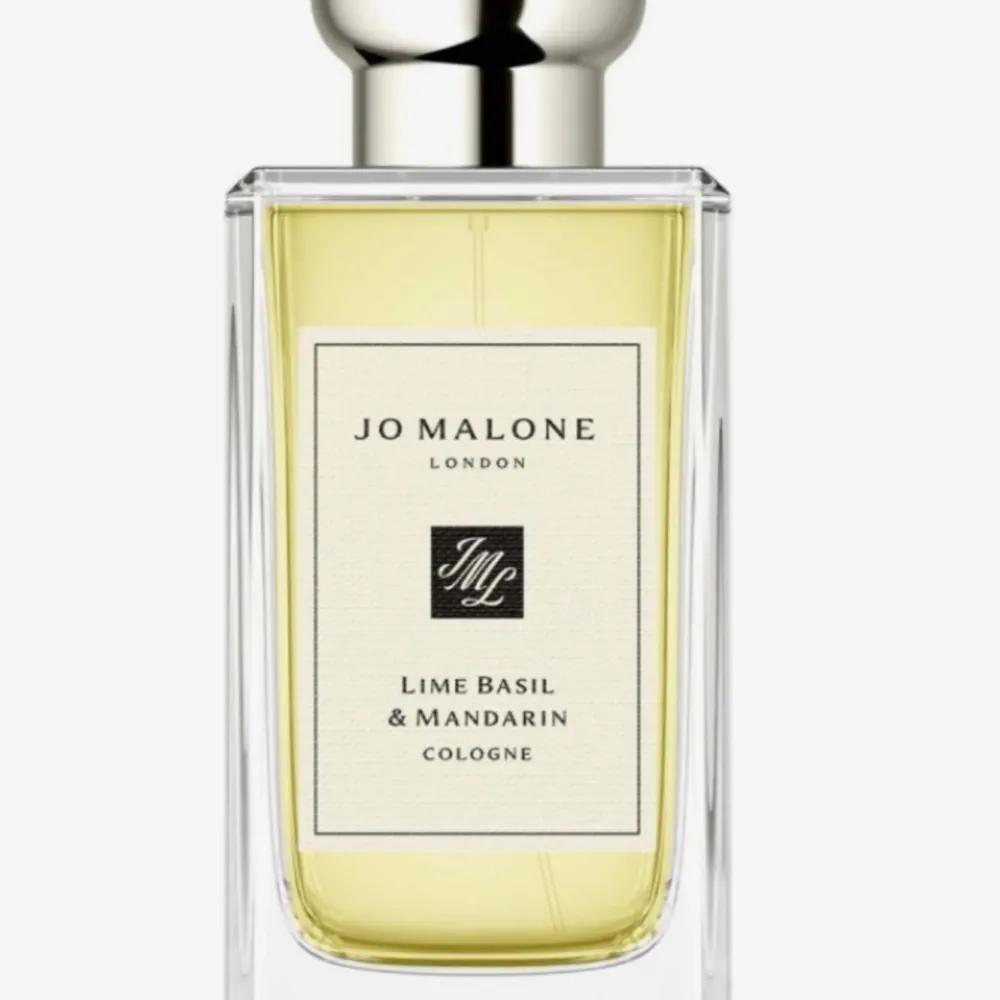 Parfym från Jo Malone London. Endast ett par provsprut använd. Doft: Lime Basil & Mandarin (frisk och fräsch). 100 ml (stor size) Nypris 1449. Säljer billigt pga ingen kartong kvar och ca 15 sprut använd.. Parfym.