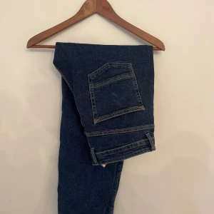 Blå jeans  - 32/32  Oanvända 