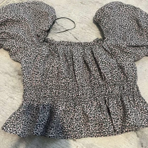 Topp - jätte fin blus från divided. Storlek M