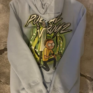Ricky morty tröja - Ricky morty tröja som inte används. Inget fel med den. Frågor det bara ställa:)