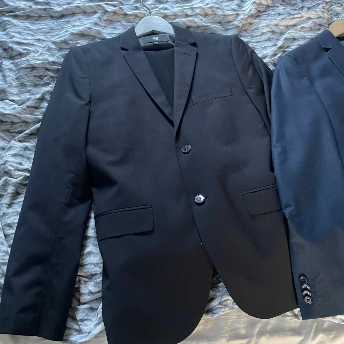 Kavajer + ett par byxor till ena kavajen - 90