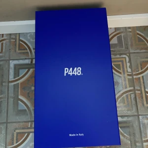 P448 skor -    Säljer nu mina p448 skor eftersom dom är för små, dom är i väldigt bra skick och är använda en gång. Kan gå ner i pris vid snabb affär