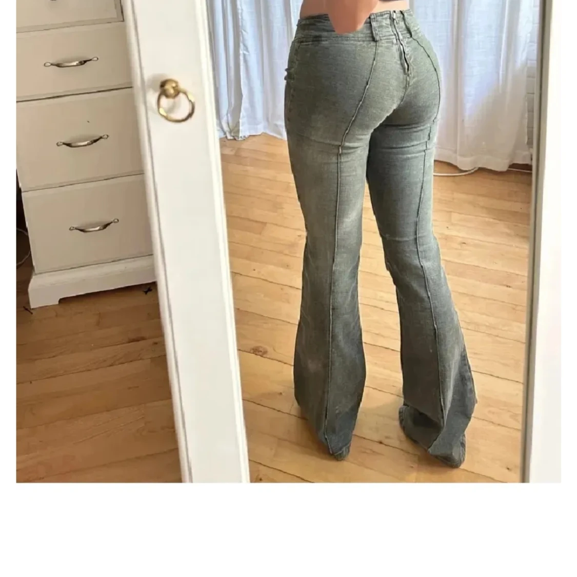 Lågmidjade utsvängda jeans  - 90
