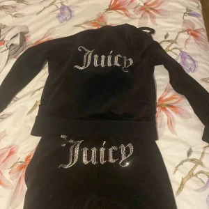 Juicy dress  - Säljer denna sättet. Har använd den ett par gånger men kommer inte till använingen då storleken är för lite för mig.