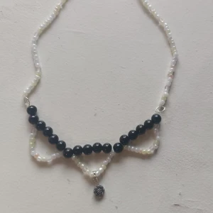 Halsband - Fint pärlhalsband. Skriv gärna innan ni köper, var inte rädd för att fråga något 💗