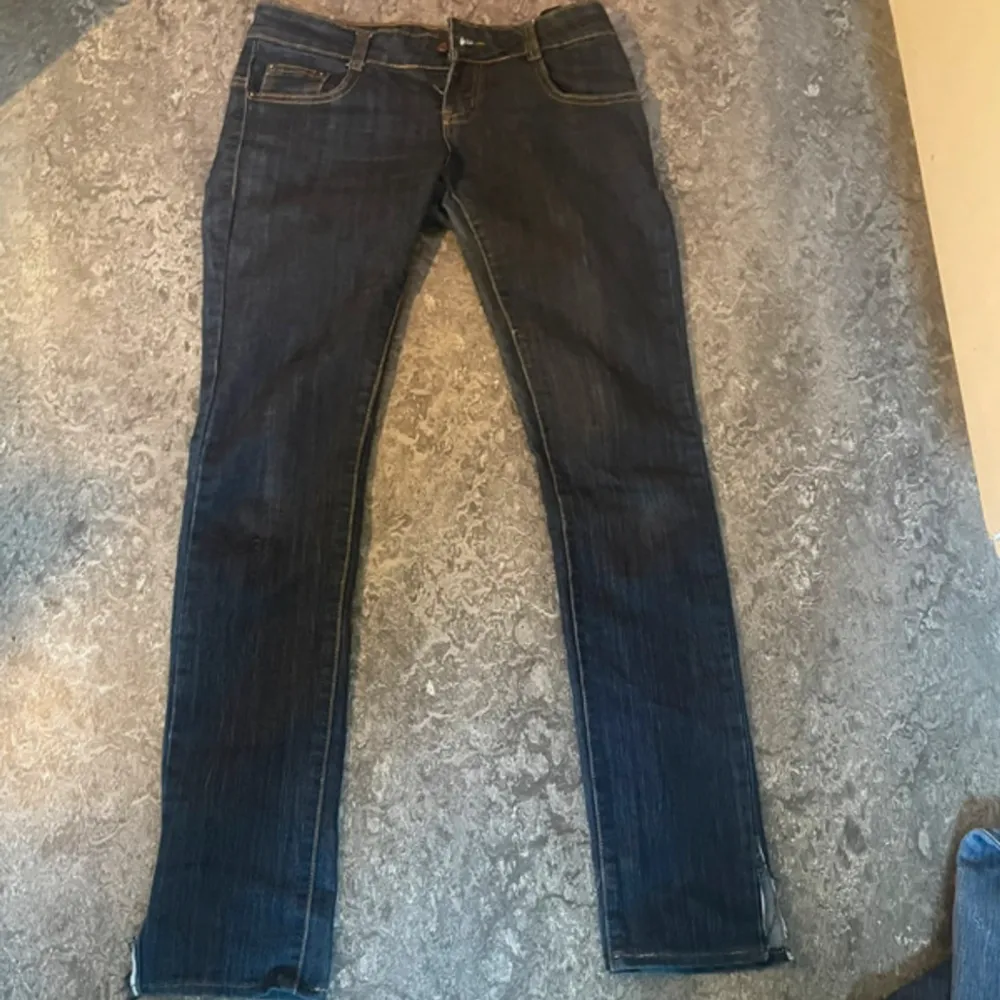 Jätte fina peace jeans i storlek 27/28 helt nya! Pris kan diskuteras . Jeans & Byxor.