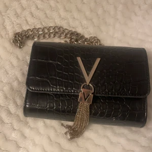 Valentino väska - Valentino väska säljs för 250 kr