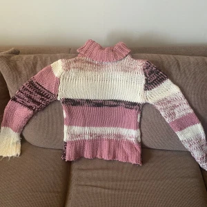 Rosa stickad tröja - I olika färger! Storlek S & XS. I bra skick.